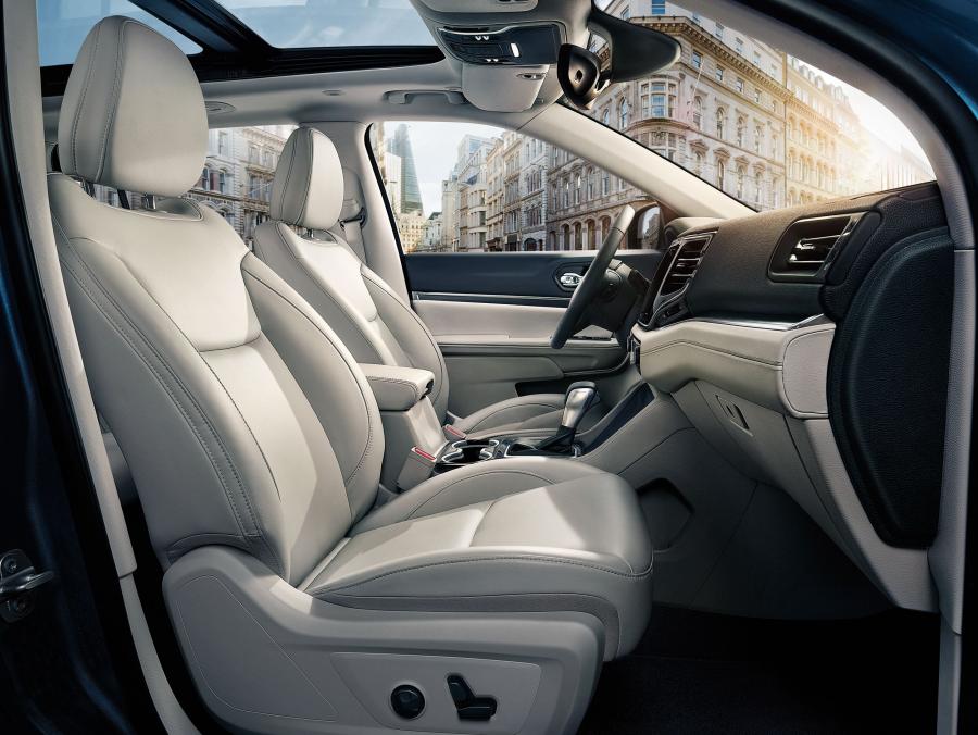 Интерьер Jeep Commander Limited (K8) 2018 года  (фото 9 из 10)